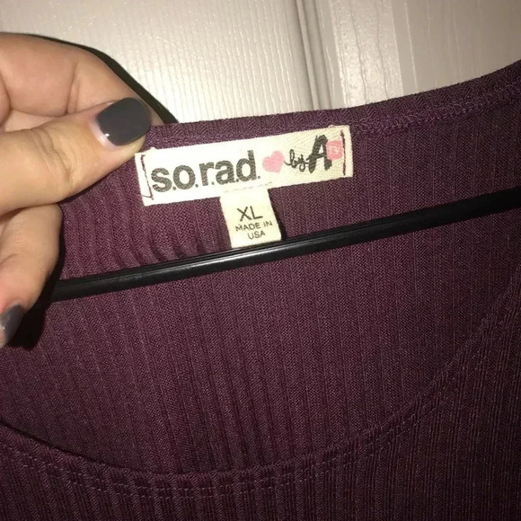 🌟Burgundy top 🌟 - Picture 2 of 3